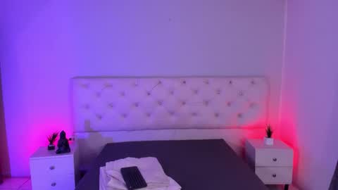 Aron cruz  online show from November 2025 01:35:02 PM