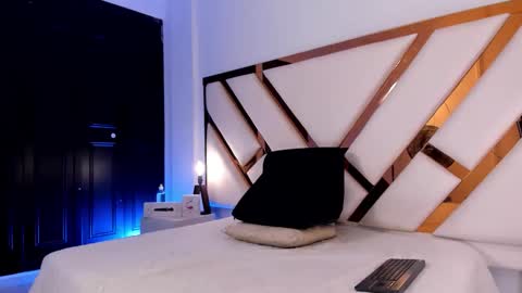 Aron cruz  online show from March 2026 01:25:01 PM