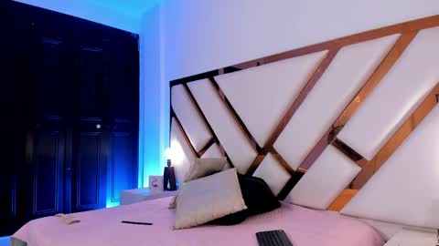 Aron cruz  online show from April 2026 01:00:02 PM