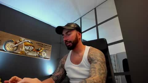 Snapshot of arongrant chatting on December 2024 11:33:02 AM AronGrant online show from December 2024 11:33:02 AM