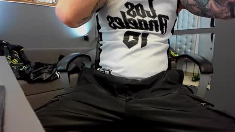 Snapshot of arongrant chatting on January 2025 09:41:02 AM AronGrant online show from January 2025 09:41:02 AM