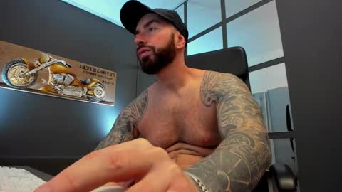 Snapshot of arongrant chatting on January 2025 09:28:01 AM AronGrant online show from January 2025 09:28:01 AM