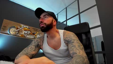 Snapshot of arongrant chatting on February 2025 09:04:02 AM AronGrant online show from February 2025 09:04:02 AM