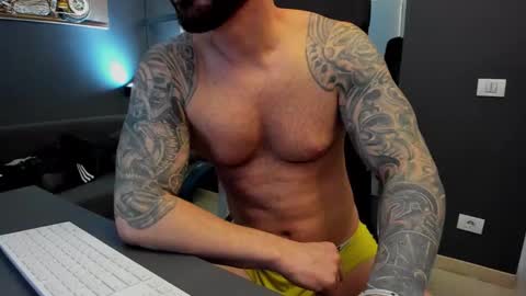 Snapshot of arongrant chatting on February 2025 12:06:01 PM AronGrant online show from February 2025 12:06:01 PM