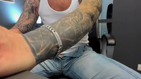 Snapshot of arongrant chatting on October 2025 09:32:01 AM AronGrant online show from October 2025 09:32:01 AM