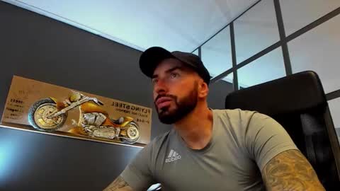 Snapshot of arongrant chatting on October 2025 08:24:02 AM AronGrant online show from October 2025 08:24:02 AM