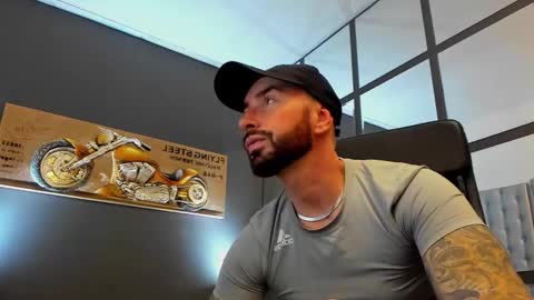 Snapshot of arongrant chatting on October 2025 09:17:04 AM AronGrant online show from October 2025 09:17:04 AM