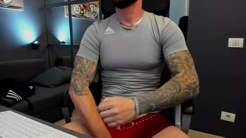 Snapshot of arongrant chatting on November 2025 11:12:01 AM AronGrant online show from November 2025 11:12:01 AM