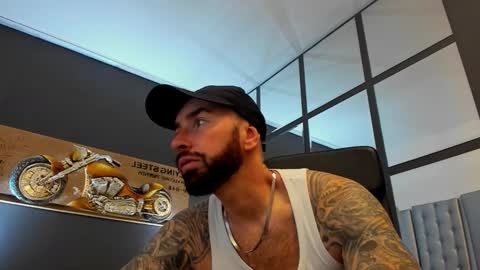 Snapshot of arongrant chatting on November 2025 10:15:02 AM AronGrant online show from November 2025 10:15:02 AM