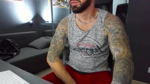 Snapshot of arongrant chatting on November 2025 10:37:01 AM AronGrant online show from November 2025 10:37:01 AM