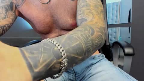 Snapshot of arongrant chatting on November 2025 10:46:02 AM AronGrant online show from November 2025 10:46:02 AM