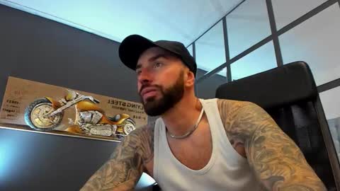 Snapshot of arongrant chatting on November 2025 10:37:01 AM AronGrant online show from November 2025 10:37:01 AM