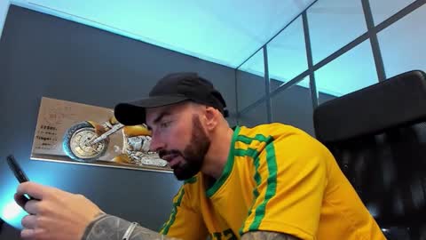 Snapshot of arongrant chatting on November 2025 10:03:01 AM AronGrant online show from November 2025 10:03:01 AM