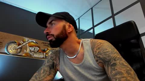 Snapshot of arongrant chatting on November 2025 09:53:01 AM AronGrant online show from November 2025 09:53:01 AM