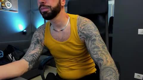 Snapshot of arongrant chatting on November 2025 10:18:01 AM AronGrant online show from November 2025 10:18:01 AM