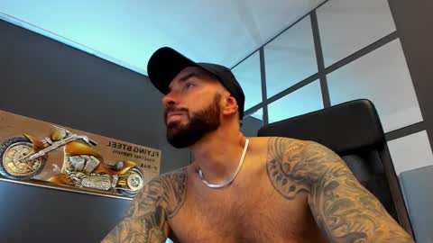 Snapshot of arongrant chatting on November 2025 10:18:02 AM AronGrant online show from November 2025 10:18:02 AM