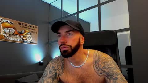 Snapshot of arongrant chatting on December 2025 10:31:01 AM AronGrant online show from December 2025 10:31:01 AM