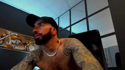 Snapshot of arongrant chatting on December 2025 10:13:02 AM AronGrant online show from December 2025 10:13:02 AM