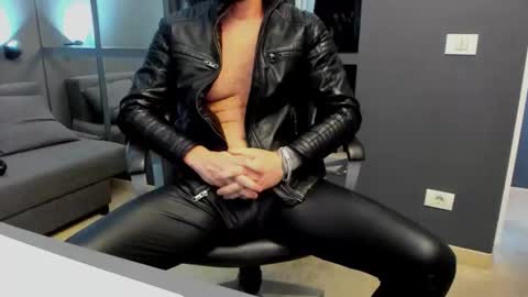 AronGrant online show from December 2025 10:32:01 AM