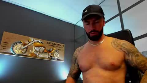 Snapshot of arongrant chatting on June 2026 09:14:01 AM AronGrant online show from June 2026 09:14:01 AM