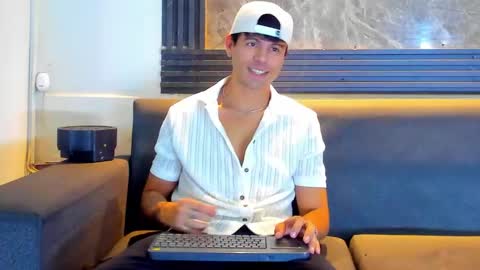 Aroon   online show from January 2026 08:00:02 PM