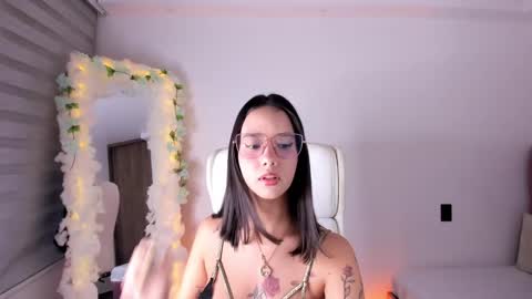 Snapshot of artbelia chatting on February 2025 01:47:02 AM Lia Rose online show from February 2025 01:47:02 AM