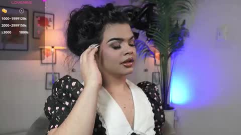 Chloe  online show from October 2025 10:11:02 PM