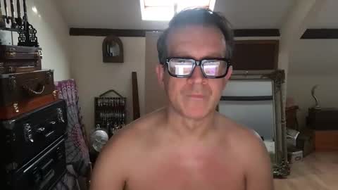 Snapshot of artisterotic chatting on November 2025 09:42:01 AM artisterotic online show from November 2025 09:42:01 AM