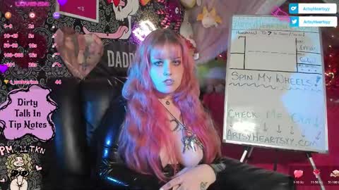 ArtsyHeartsyy online show from November 2025 01:33:02 AM