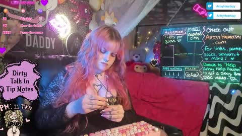 ArtsyHeartsyy online show from December 2025 01:44:02 AM