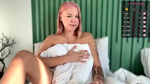 Arya brunett and Cassie blond online show from December 2025 01:11:02 AM