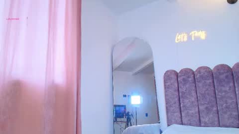 aryascollins online show from October 2025 01:01:01 PM