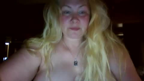 Snapshot of ash0ley chatting on May 2026 01:41:01 PM ash0ley online show from May 2026 01:41:01 PM