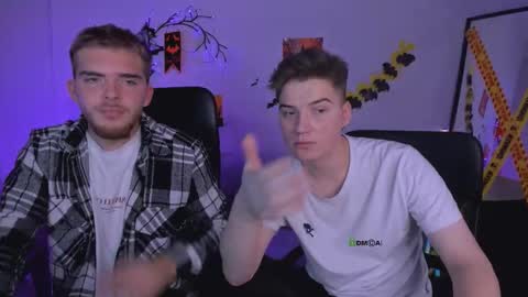 ash_raven_ online show from November 2025 08:11:02 PM