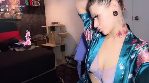 Snapshot of ashenroe chatting on February 2026 12:00:01 PM ashenroe online show from February 2026 12:00:01 PM