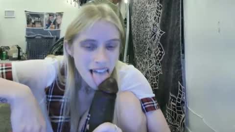 Snapshot of ashleewolfx chatting on November 2025 10:10:02 PM Ashlee Wolf online show from November 2025 10:10:02 PM