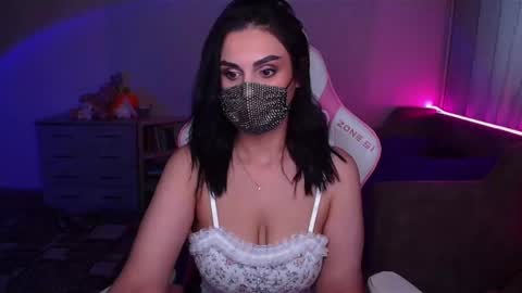   Yasmina   online show from February 2025 05:56:01 AM