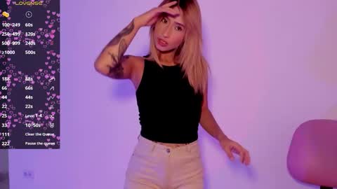 Snapshot of ashleyroys_111 chatting on October 2025 03:33:02 PM dahiana online show from October 2025 03:33:02 PM