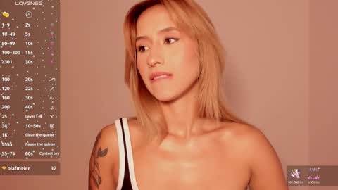 Snapshot of ashleyroys_111 chatting on November 2025 05:59:01 PM dahiana online show from November 2025 05:59:01 PM