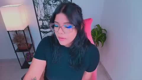 Snapshot of ashleyy18__ chatting on June 2026 03:19:02 AM Ashleyy18 online show from June 2026 03:19:02 AM