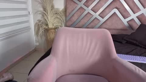 Snapshot of ashly_jones_ chatting on February 2026 06:22:01 AM ashly_jones_ online show from February 2026 06:22:01 AM