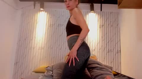 ashlybenison online show from January 2025 02:09:01 AM