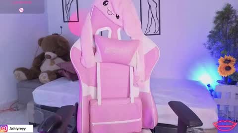 Ashly  online show from October 2025 09:04:01 PM