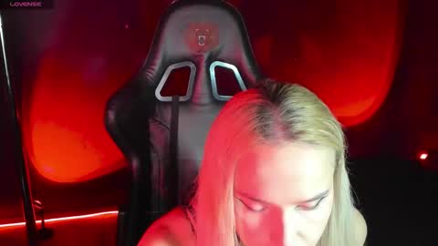 Mila online show from October 2025 04:29:01 AM