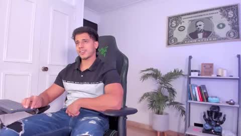 Snapshot of ashton_coleman_ chatting on September 2025 01:39:02 AM my name real is camilo online show from September 2025 01:39:02 AM