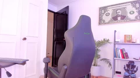 Snapshot of ashton_coleman_ chatting on September 2025 05:18:02 PM my name real is camilo online show from September 2025 05:18:02 PM