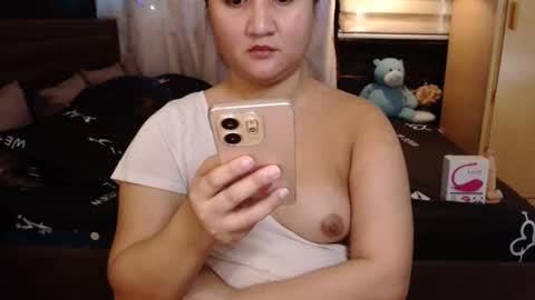 Snapshot of asian_princess15 chatting on December 2024 03:18:02 AM angela online show from December 2024 03:18:02 AM