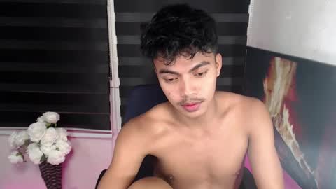 Snapshot of asianboyhunt chatting on February 2025 12:11:01 AM Fev online show from February 2025 12:11:01 AM