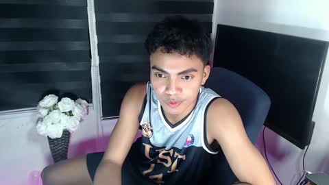 Snapshot of asianboyhunt chatting on February 2025 03:41:02 PM Fev online show from February 2025 03:41:02 PM