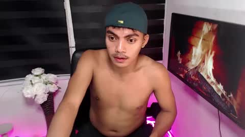 Snapshot of asianboyhunt chatting on March 2025 04:56:02 PM Fev online show from March 2025 04:56:02 PM